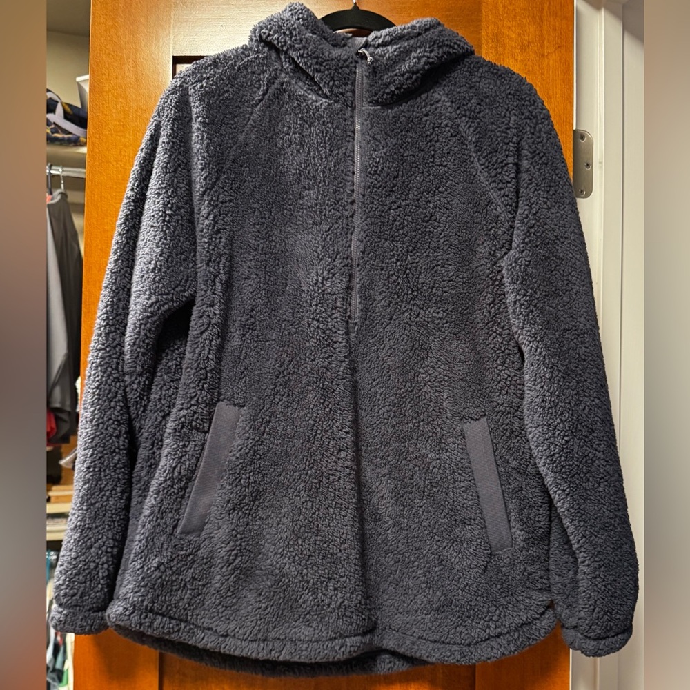 Eddie Bauer Quest Plush Fleece 1/2 zip hooded pullover in Navy. Women’s medium